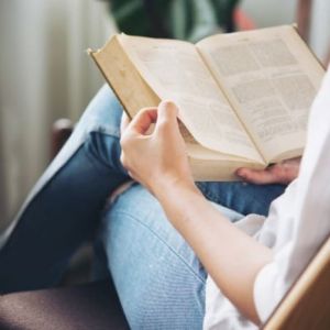10 مورد از فواید کتاب خواندن